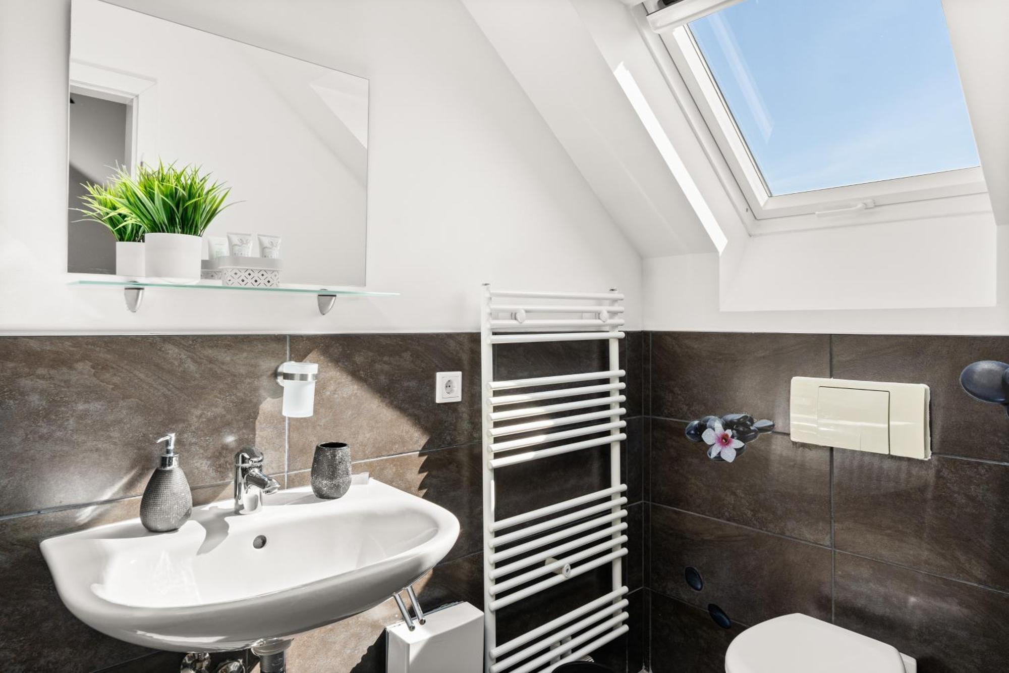 Mola Apartments-Charmante Ferienwohnung Im Herdecke Zentrum Fuer 3 Personen-Grosse Dachterrasse-Grill-Gratis Parken-Wlan Exterior foto